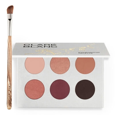 Clare Blanc Charmer + Angled Shader Brush ZESTAW Paleta cieni 6 x 1,4 g + Pędzel do konturowania i blendowania cieni (EB 02) 1 szt.