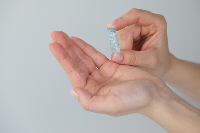 Thalgo Revitalising Set ZESTAW Rewitalizujący krem na noc do skóry odwodnionej 50 ml + 7-dniowa kuracja nawilżająca 7 x 1,2 ml + Biała, pikowana
