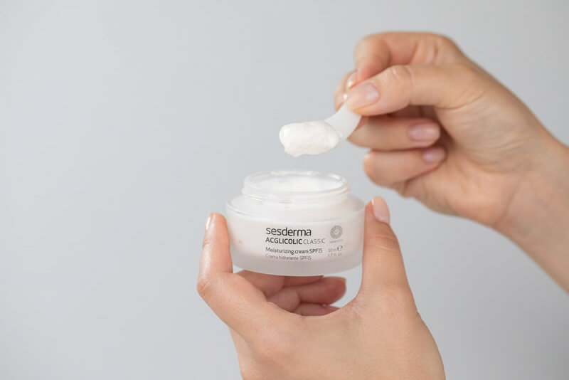 Sesderma Acglicolic Classic + Factor G - Rejuvenating Serum ZESTAW Krem nawilżający SPF15 50 ml + Serum z pęcherzykami lipidowymi 30 ml, kartonik