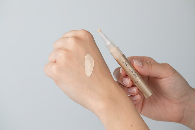Jane Iredale Active Light Korektor pod oczy i rozświetlacz do twarzy w płynie (No1) 2 g