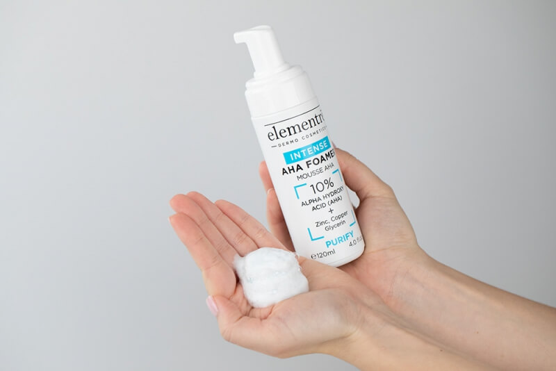 Elementre Exfoliating + Illuminating ZESTAW Delikatna pianka 120 ml + Złuszczający żel na noc 40 ml + Serum z 30% kompleksem witaminy C, 30 ml GRATIS