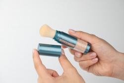 Colorescience Sunforgettable Brush On-Shield SPF 30 Mineralny puder ochronny w pędzlu (kolor Glow) 4,3 g