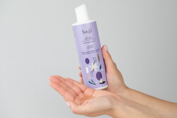 Hagi Intimate Hygiene Kit ZESTAW Żel pod prysznic 300 ml + Płyn do higieny intymnej 300 ml + Żel kojąco-nawilżający 100 ml + Olejek 100 ml + Kosmetyczka 1 szt