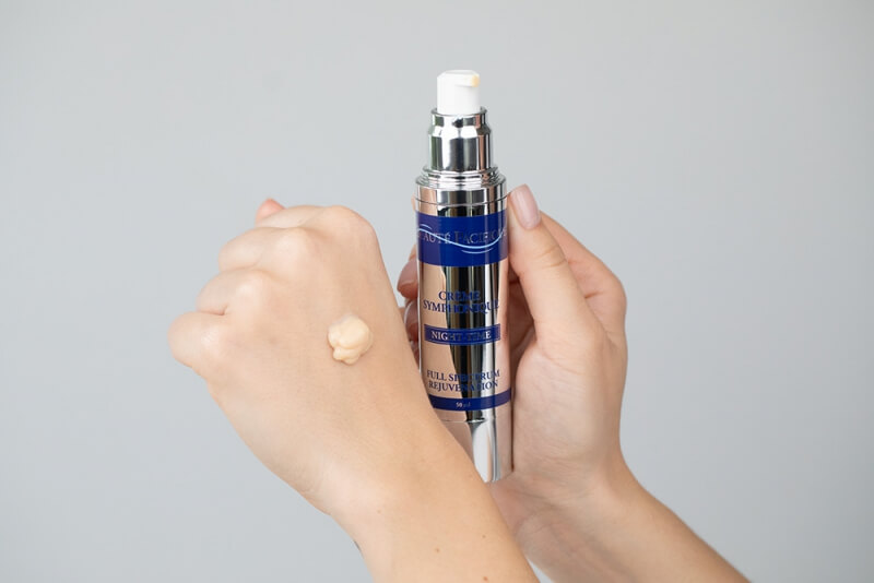 Beaute Pacifique Pielęgnacja Odmładzająca ZESTAW Krem odmładzający na noc 50 ml + Mikroigłowe płatki przeciwobrzękowe pod oczy 1 szt. + Kosmetyczka 1 szt