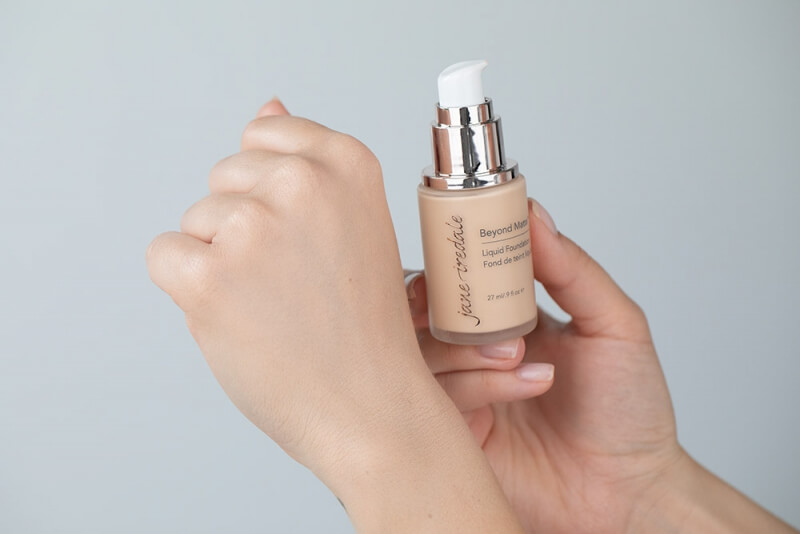 Jane Iredale Beyond Matte™ Liquid Foundation Wielozadaniowy i długotrwały podkład (M1 - fair neutral ) 27 ml