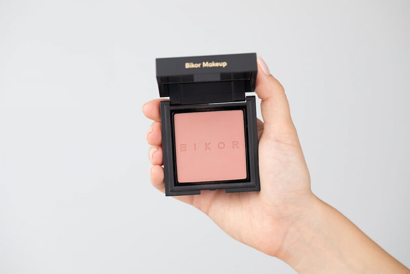 Bikor Como Blush Róż - N°3 Shape Me Mat (matowy pastelowy, głęboki róż) 8 g