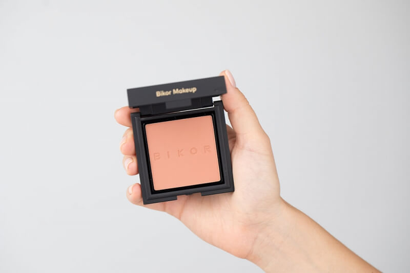 Bikor Como Blush Róż - N°6 Carmel Peach Mat (matowy) 8 g