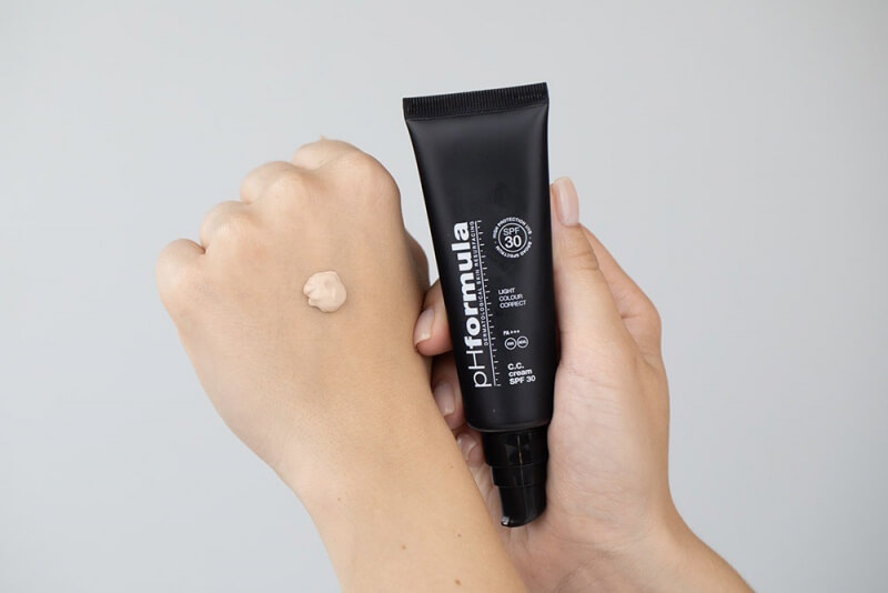 pHformula MELA Recovery + C.C. Cream SPF 30+ Light ZESTAW Koncentrat na przebarwienia na noc 30 ml + Krem barwiony SPF 30+ 50 ml + Kosmetyczka 1 szt