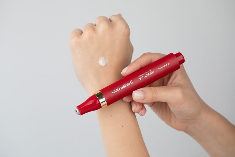 Cell Fusion C Red Ultimate Eye Cream Krem pod oczy o działaniu liftingującym, drenującym i przeciwstarzeniowym 15 ml