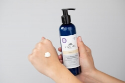 Clochee Moisturizing Balm With Ceramides Oriental Blossom and Tea Nawilżający balsam do ciała z ceramidami 250 ml