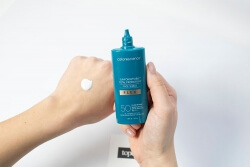 Colorescience Face Shield Flex SPF 50 Minerały w emulsji do twarzy (kolor tan) 55 ml
