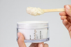 Colway International New Body Scrub Wygładzający scrub do ciała 200 ml