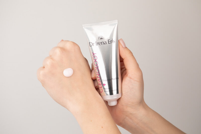 Dr Irena Eris Dry & Sensitive Skin Set ZESTAW Peeling enzymatyczny 75 ml + Tonik 200 ml + Krem na dzień SPF 30 50 ml + Kosmetyczka 1 szt