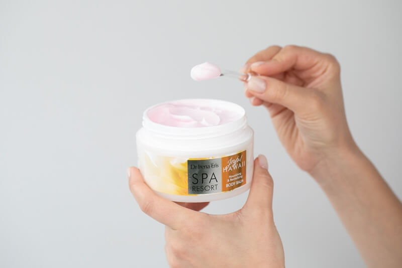 Dr Irena Eris Joyful Hawaii Set ZESTAW Peeling multiwitaminowy 200 g + Balsam do ciała 200 ml + Krem do rąk 100 ml + Kosmetyczka 1 szt