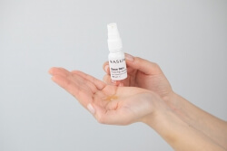 Yasumi Glass Skin Glowing Serum Serum rozświetlające do twarzy z witaminą C (10%) 10 ml