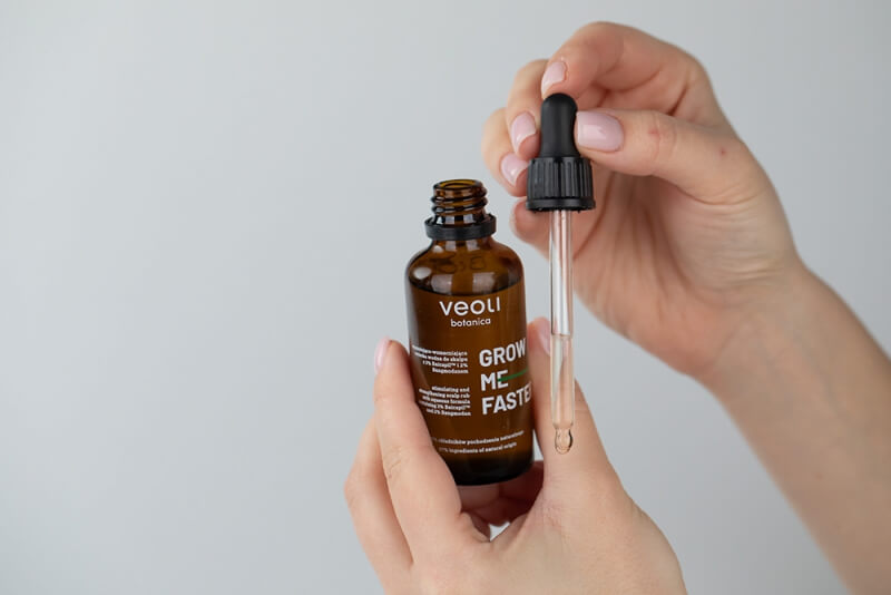 Veoli Botanica Peel and Grow ZESTAW Złuszczająco-nawilżający peeling do skalpu z 3,2% kompleksem kwasów AHA/BHA i 1% sokiem z aloesu 150 ml + Stymulująco - wzmacniająca
