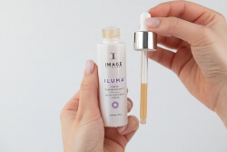 Image Skincare Intense Brightening Serum Beztłuszczowe serum rozjaśniające i łagodzące zaczerwienienia 27 ml