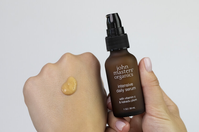 John Masters Organics Intensive Daily Serum With Vitamin C & Kakadu Plum Intensywne serum z wit.C i śliwką kakadu 30 ml