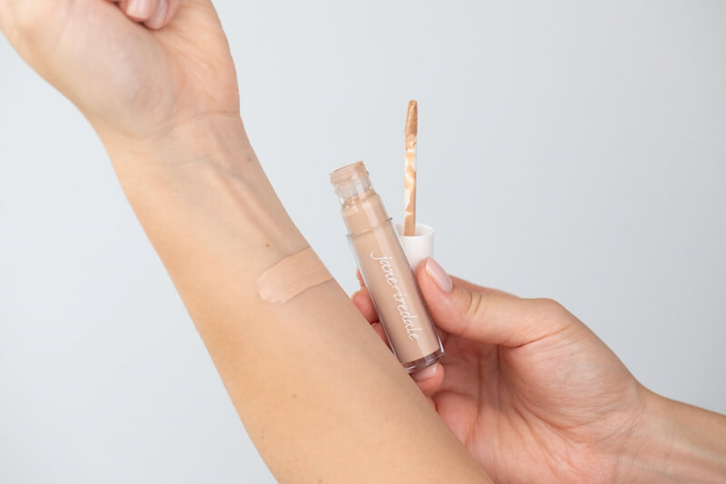 Jane Iredale PureMatch Liquid Concealer Uniwersalny korektor w płynie 5 ml (6N)