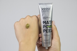 Veoli Botanica Clear Skin Is Always In ZESTAW Intensywnie redukujące przebarwienia, zwężające pory serum 30 ml + Multikwasowy peeling enzymatyczny 75 ml