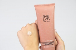 RVB LAB Make Up Skin Renewing Peeling Scrub Cukrowy peeling kwasowy 250 ml