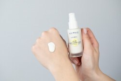 Alkmie Sun Drops SPF 50 Multiaktywne serum do twarzy SPF 50 30 ml