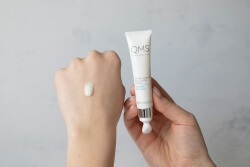 QMS Epigen Protect Depuff Eye Serum Nawilżająco-ochronne serum z epigenetycznymi peptydami 15 ml