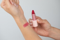 RVB LAB Make Up Volumising Lip Balm Intensywnie wypełniająca pomadka (nr 44) 3,7 g