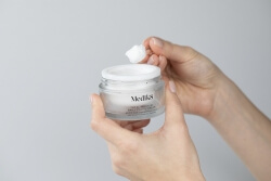 Medik8 Total Moisture Daily Facial Cream Dogłębne nawilżenie skóry rano i wieczorem 50 ml