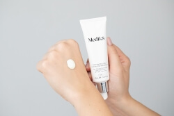 Medik8 Advanced Day Ultimate Protect SPF 50+ PA++++ Krem nawilżający z fotoliazą, zwalczający oznaki starzenia skóry, SPF 50+ PA++++ 50 ml