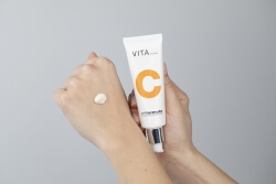 pHformula Vita C Set ZESTAW Krem o działaniu antyoksydacyjnym 50 ml + Serum na bazie witaminy C 30 ml + Kosmetyczka 1 szt