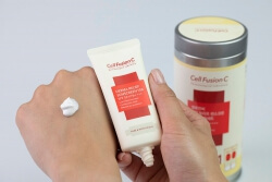 Cell Fusion C Derma Relief Sunscreen 100 SPF 50+/PA ++++ ZESTAW Krem nawilżający z wysoką ochroną przeciwsłoneczną dla całej rodziny 2 x 35 ml