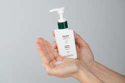 Dermomedica Blask Bez Podrażnień ZESTAW Serum depigmentacyjne i przeciwstarzeniowe 30 ml + Żel do mycia z kwasem azelainowym 177 ml + Kosmetyczka 1 szt