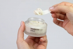 Sesderma C-VIT 5 Liposomal Serum + Azelac ZESTAW Serum do twarzy z witaminą C 30 ml + Krem nawilżający do twarzy 50 ml