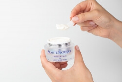 Beaute Pacifique Creme Lactique AHA+Vitamic C Anti-Wrinkle Glow Creme Przeciwzmarszczkowy, rozświetlający krem z kwasem mlekowym i witaminą C 50 ml