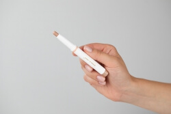 Jane Iredale ColorLuxe Eye Shadow Stick Kremowo-pudrowy cień do powiek w sztyfcie (kolor Moonstone) 1,4g