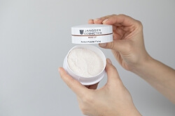 Janssen Cosmetics Perfect Set ZESTAW Kamuflaż - korektor (kolor 04) 5 ml + Puder transparentny/utrwalający 30 g + Maska wygładzająca i wypełniająca usta 15 ml