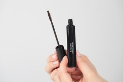 Dr Hauschka Defining Mascara Pogrubiający tusz do rzęs (kolor Brown) 6 ml