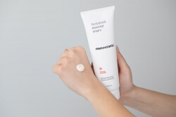 Mesoestetic Essential Cream Krem na rozstępy 250 ml