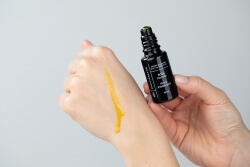 Ministerstwo Dobrego Mydła Róża - Malina + Kwas Xymenowy Serum pod oczy i na okolice ust 15 ml