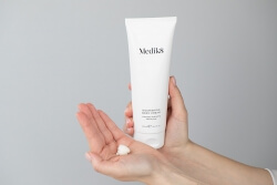 Medik8 Nourishing Body Cream Intensywnie nawilżający balsam do ciała 250 ml