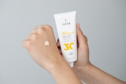 Image Skincare Sheer Matte Moisturizer SPF 30 Lekki krem matujący z naturalnym efektem 73 g