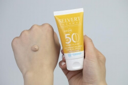 Selvert Thermal Age Prevent Gel-Cream With Colour SPF 50 Żel-krem do twarzy z kolorem i barierą ochronną 50ml