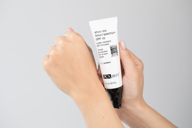 PCA Skin Sheer Tint Broad Spectrum SPF 45 Tonujący krem wodoodporny z wysoką ochroną przeciwsłoneczną 50 ml