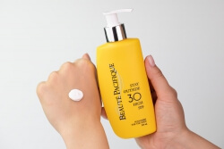 Beaute Pacifique Stay Outside SPF 30 Przeciwstarzeniowy krem przeciwsłoneczny do ciała 200 ml