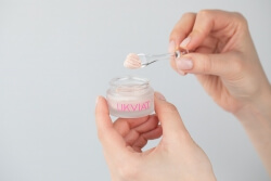 Ukviat Rainbow Care ZESTAW Usuwa makijaż i pielęgnuje skórę twarzy 90 ml + Dodaje blasku skórze twarzy 30 ml + Rozświetlający krem pod oczy 15 ml