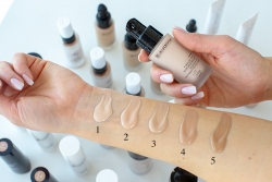 Academie Fond De Teint Soin Regenerant Liftingujący podkład (kolor kość słoniowa 01) 30 ml