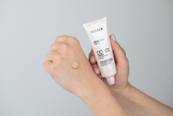 Skeyndor DD Cream SPF 50 Krem DD (kolor 01) 40 ml
