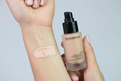 Academie Colour And Correct Set ZESTAW Liftingujący podkład (kolor miód 02) 30 ml + Kryjący korektor pod oczy 20 ml