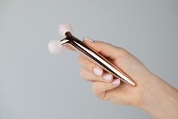 Easy Livin Easy Eye Pads + 3D Lift Beauty Roller ZESTAW Wielorazowe płatki z silikonu 2 szt + Liftingujący masażer do twarzy z dwoma głowicami 1 szt